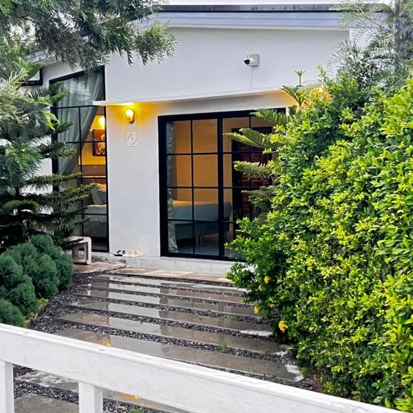 บ้านต้นลมสุวรรณภูมิ Baantonlom suvarnabhumi, khách sạn ở Ban Khlong Thewa
