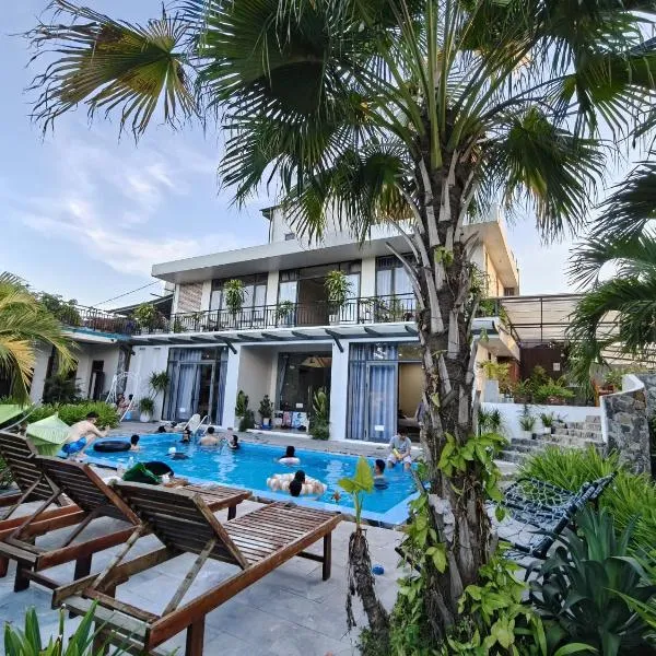 Hugo Homestay، فندق في فونغ نها