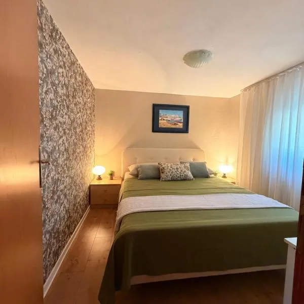 Apartman Klara, hotel di Vir