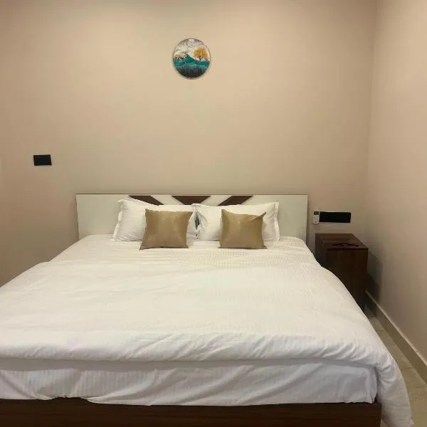 Heaven Crest - 127, Suites & Stays, hotell i Mambakkam