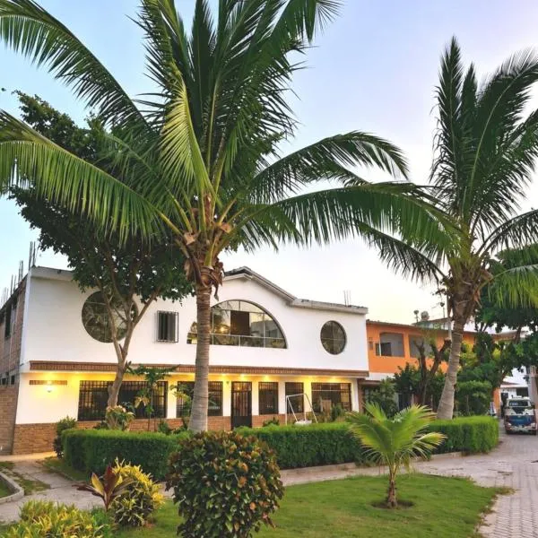 Hospedaje Los Cocos House Talara- a pocos minutos del aeropuerto, centro de la ciudad y zonas de comercio, hotell i Talara