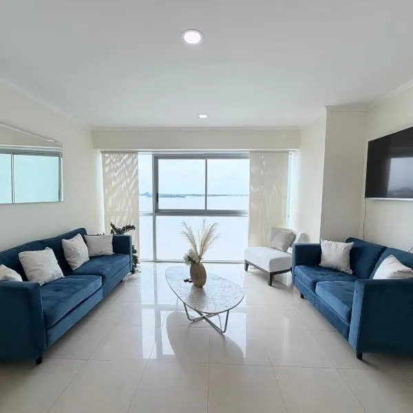 Suite 603, Riverfront, vista al río, Puerto Santa Ana, Guayaquil, hotel in Guayaquil