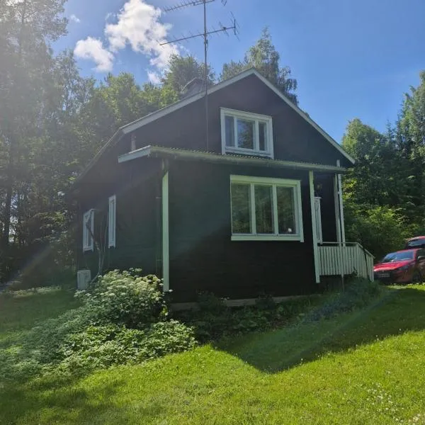 Traditional Finnish home with garden, Hotel in Hyvinkää