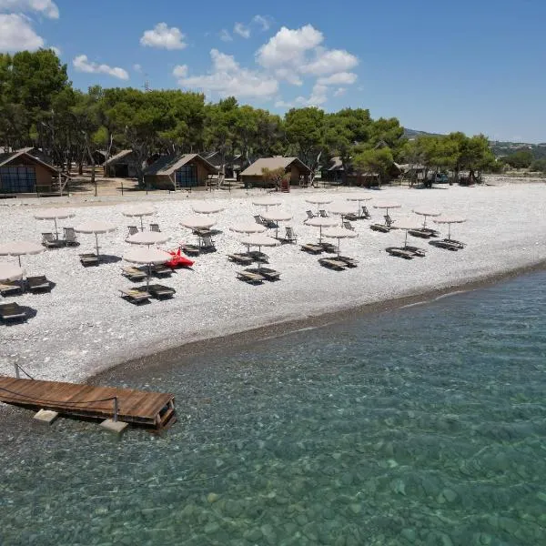 Festora il Glamping di Baia Bella, hotel em Roseto Capo Spulico