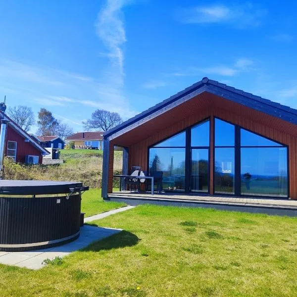 Sea View House with Sauna & Hot Tub for 8, khách sạn ở Augustenborg