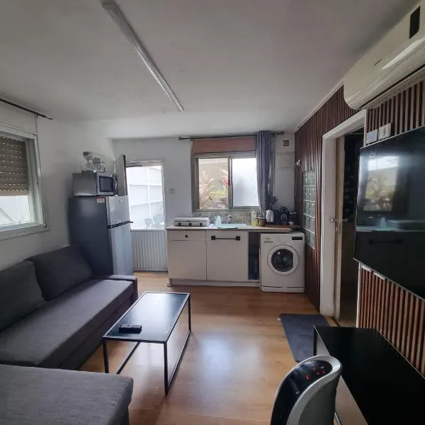 OSHER Simple house, hotel i Nahariyya