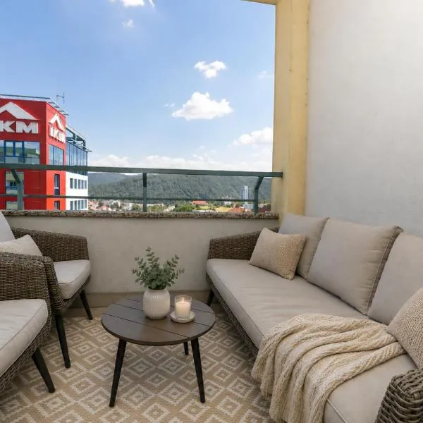 ALURE RESIDENCES 3 & 24h self check-in, parking in the garage in the apartment building included, new building, terrace, green location with a forest park with a lake, children's playground, hotell i Banská Bystrica