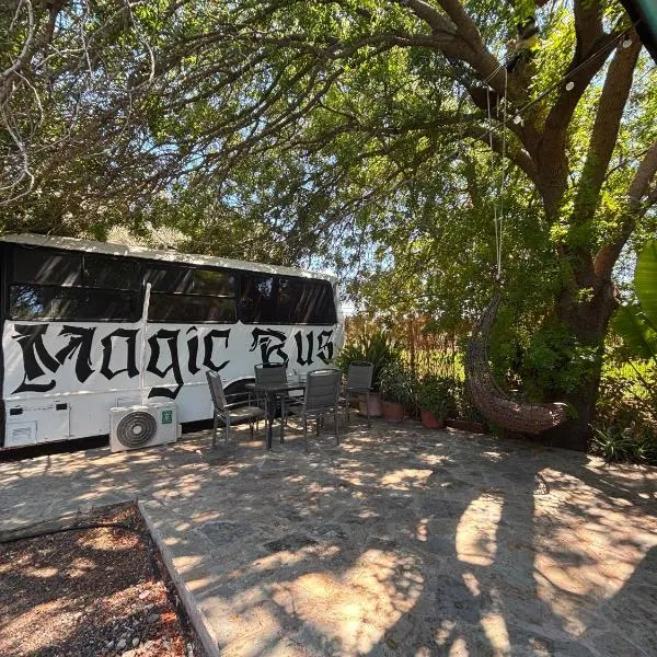 Magic Bus, hotel din Chlorakas