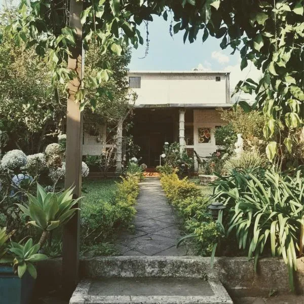 GuacamayaGuestHouse, hotel in Concepción de Ataco