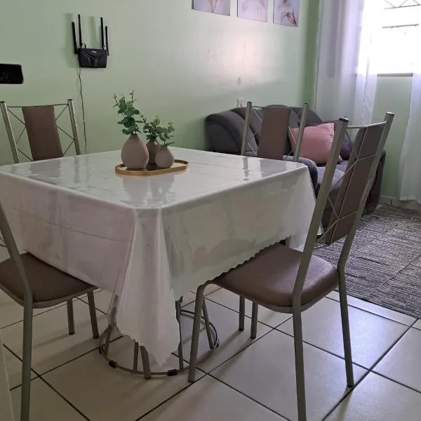 01-Apartamento a 3min do centro com Wi-Fi ideal para família, hotel em Alta Floresta
