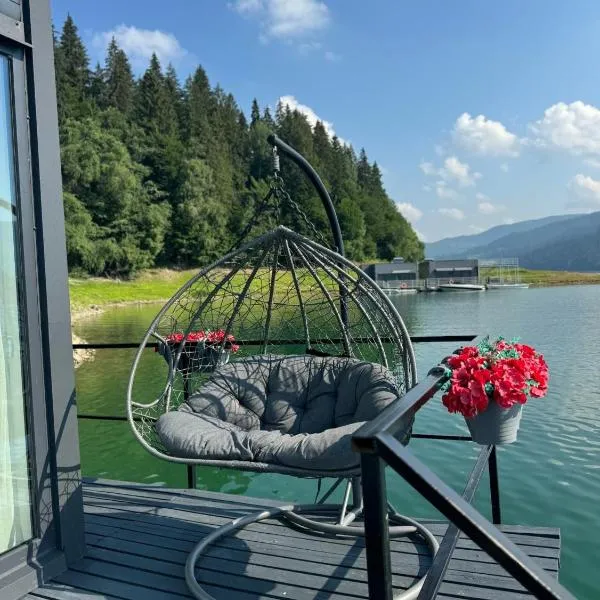 Black Swan Lakehouse, מלון בביקאז