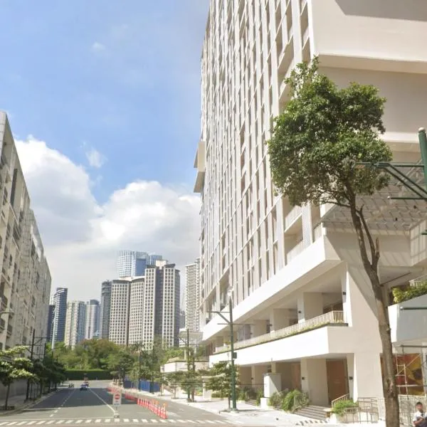 STAYS at Park McKinley West, hotel a Manila