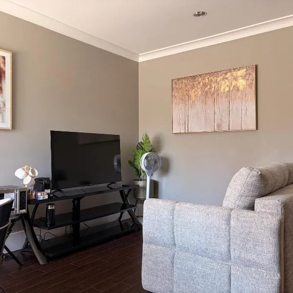 Bright and cozy 1B1B Suite Near YVR, DT, Free parking and Private Entrance, hotell Vancouveris