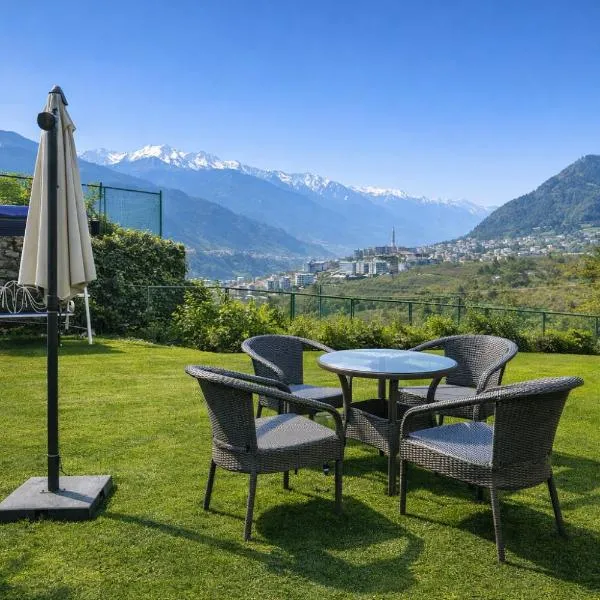 The Himalayan Nomad Manali - 2 bedrooms mountain view independent villas with personal lawn، فندق في مانالي