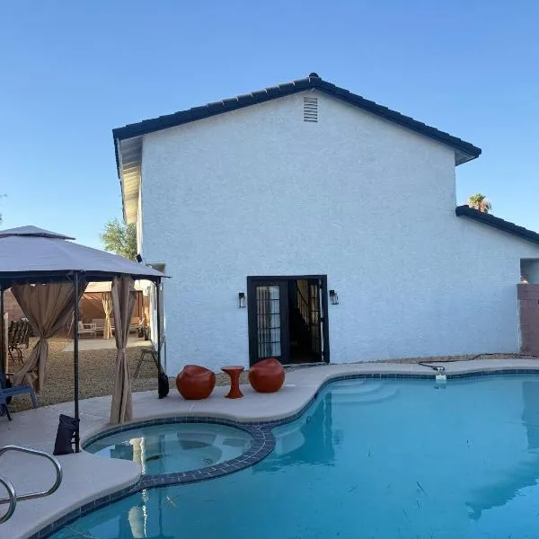 4 bedroom Luxuriously Furnished Modern Mansion With Pool, Spa, and Patio – hotel w Las Vegas