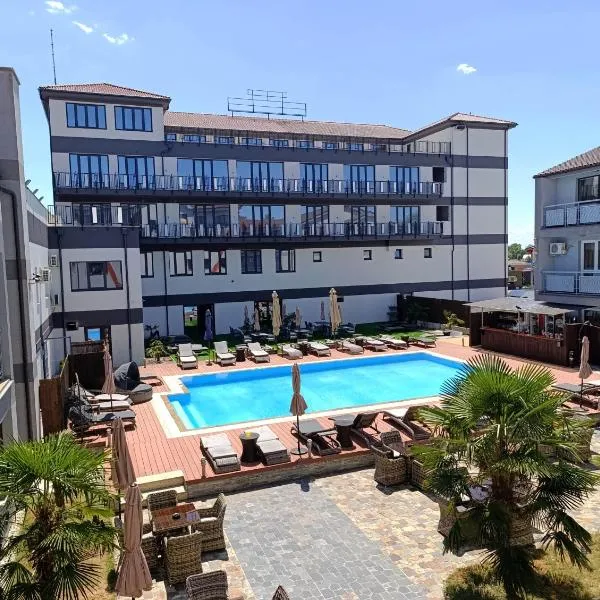 Hotel Sun، فندق في سينيتش