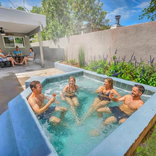 Relaxing 1 Story Villa Hot Tub BBQ By the Strip, Las Vegas