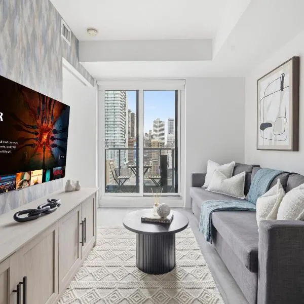 City Lights & Downtown Living 2BR Condo,多倫多的飯店