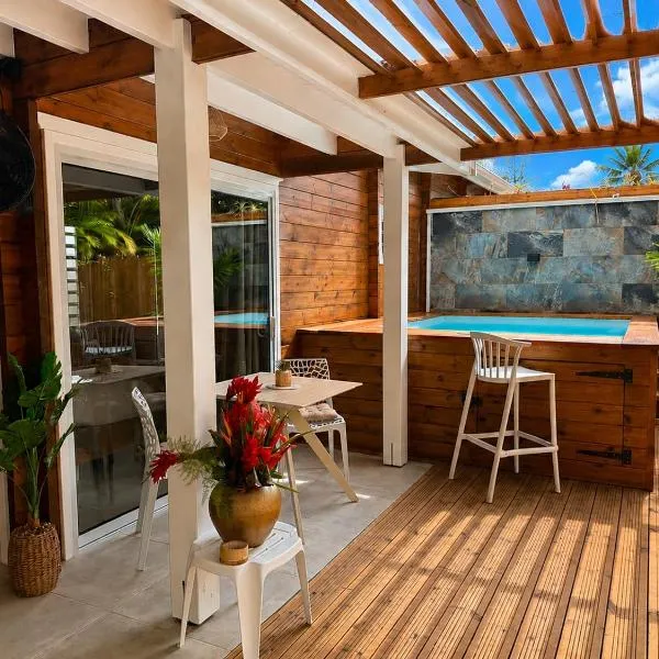 Filao Cottage Bungalow avec Piscine Privée Proche plages, hotel en Sainte-Rose