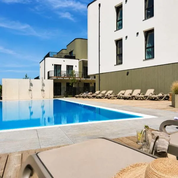 Takas į Jūrą Apartment with Terrace & Pool, hotel en Palanga