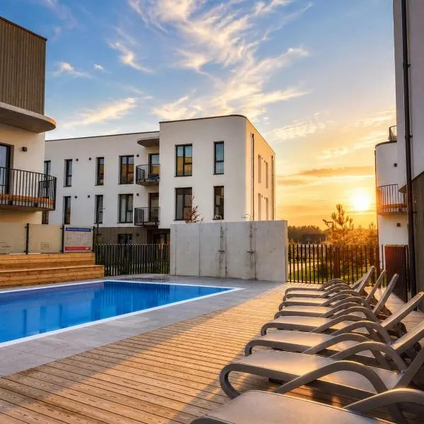 Takas į Jūrą Apartment with Terrace & Pool, hotel en Palanga
