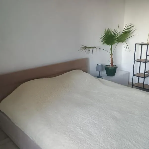 Уютная комната в квартире в ЖК Одесский Бульвар, hotel en Teremki