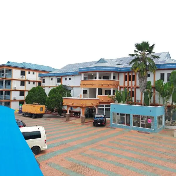 GLAMOSSAY HOTEL LIMITeD SUNYANI, hotel in Abesem