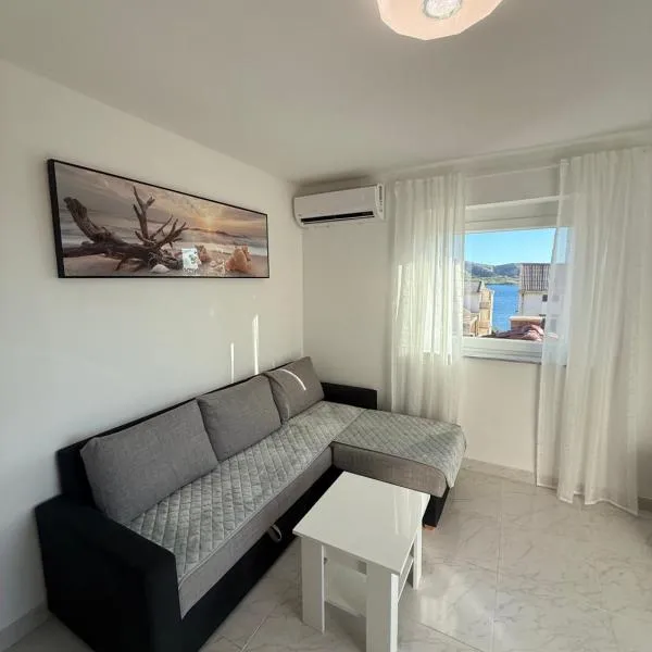 Apartmani Lucija 3, hotel a Zubovići