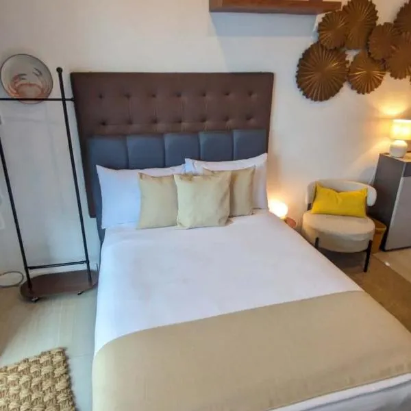 Luxury Hotel Studio Near Makati Diamond & Raffles 27th Floor Sky View Fast Wifi, hotel in Manilla