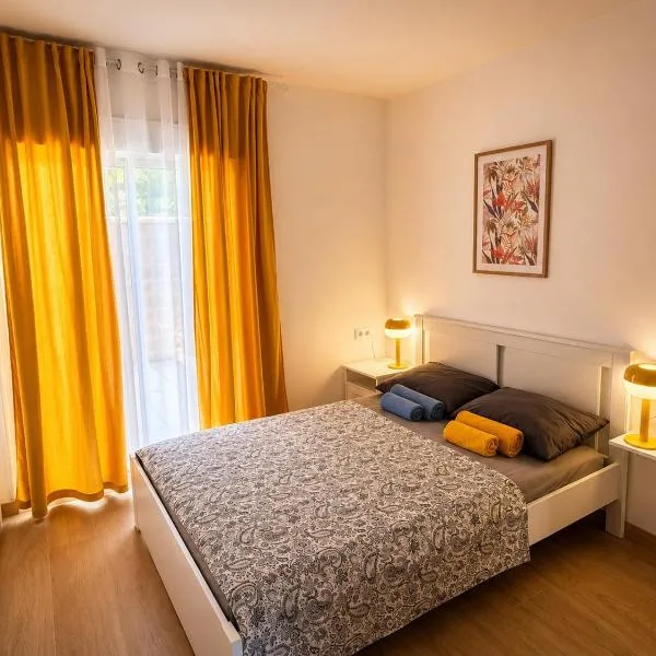 Cozy Apartment 3-Min Walk to Beach, hotel en Almería