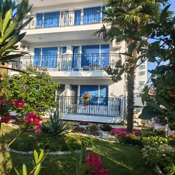 Albatros 2 Family Hotel, hotel Kitenben