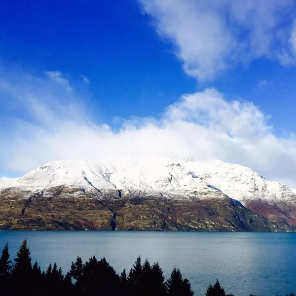 Queenstown Lakeview Holiday Home-5mins to town, hotel in Queenstown