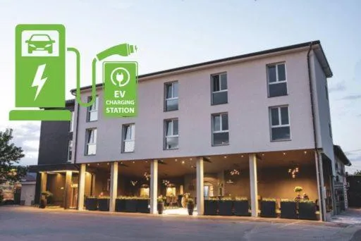 Hotel Leonardo، فندق في سلوفينيسكا بيستريسا