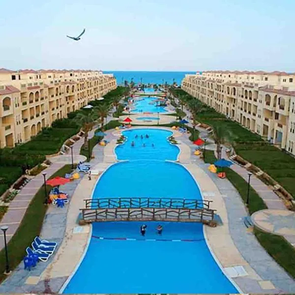 Rahaf palm beach chalet, hotel in Ain Sokhna