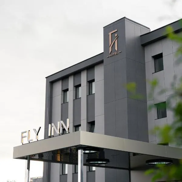 Fly Inn Hotel, hotel din Vragolija