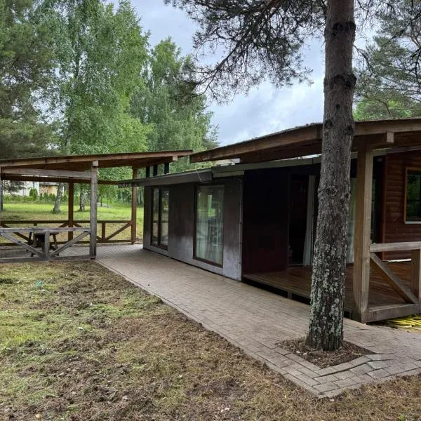 Razna Lake House، فندق في Astici