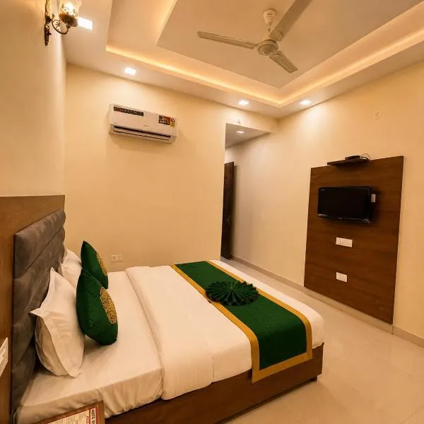 Hotel Woodlark Heights Zirakpur Chandigarh !! Family Hotel ! Easy Airport Access ! Budget Friendly, hotel em Chandīgarh