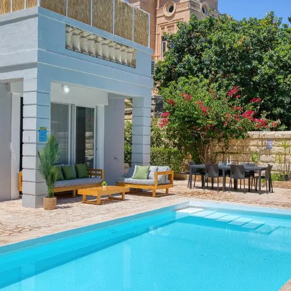 Stunning villa w Private pool TT table Sleeps 14, hotelli kohteessa St Julian's