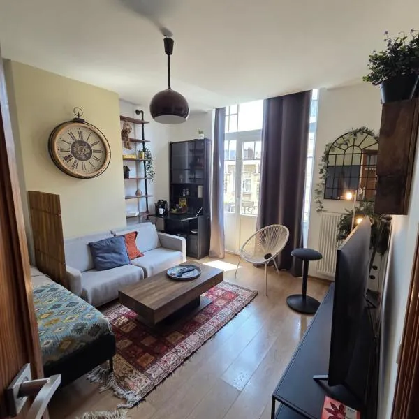 Pb155, balcony with street view, hotel em Bruxelas