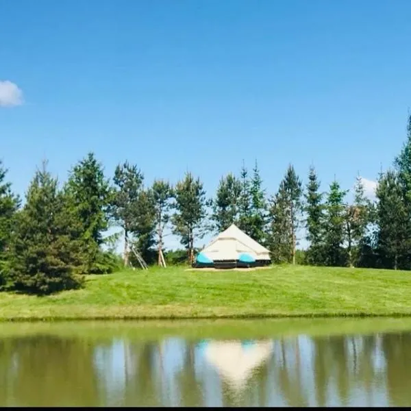 GLaMPLIFE,tünnisauna ja ujumisvõimalusega,Kasaritsa的飯店