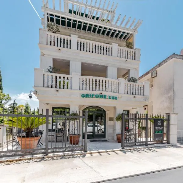 Apartments Grifone Lux, hotel di Herceg-Novi