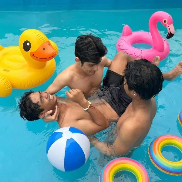 Easy Monday Pool Capsule Hotel - Old Town Bangkok, хотел в Банкок