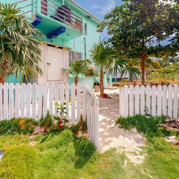 Almond Tree 3 at Island Cabanas Gold Standard Certified, hotel Caye Caulkerben