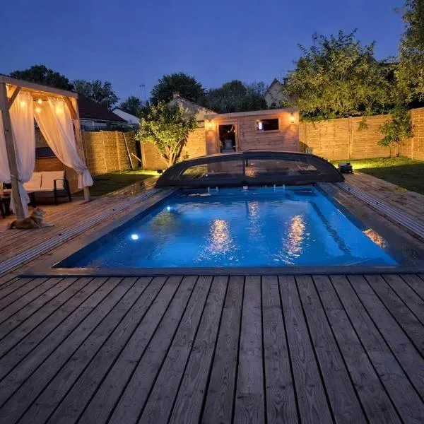Lodge avec piscine chauffée privative et ou Studio avec son SPA, SAUNA HAMAMM privatifs, hotel en Cepoy