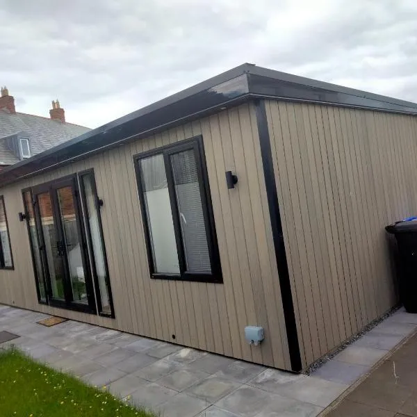 The Place CABIN, hotel v mestu Coleraine