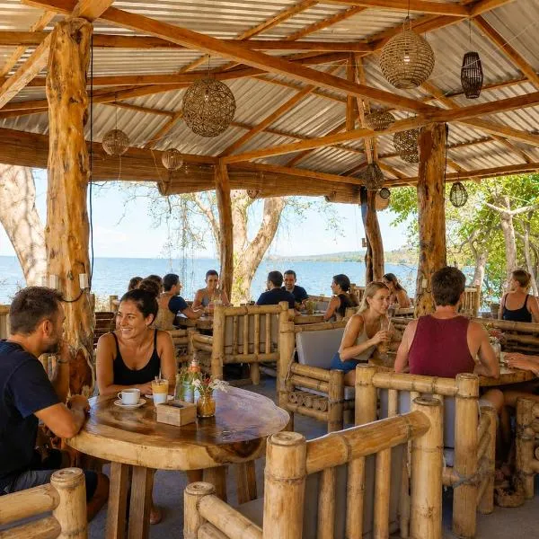 New Amigos - Beachclub & Hostel, hotel em Santo Domingo