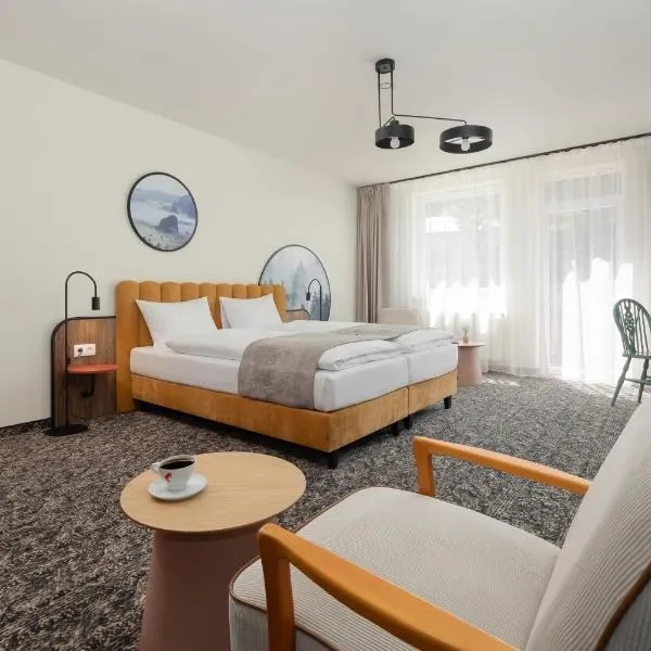 Aparthotel Santa Christina، فندق في شيراردوف ازدروي