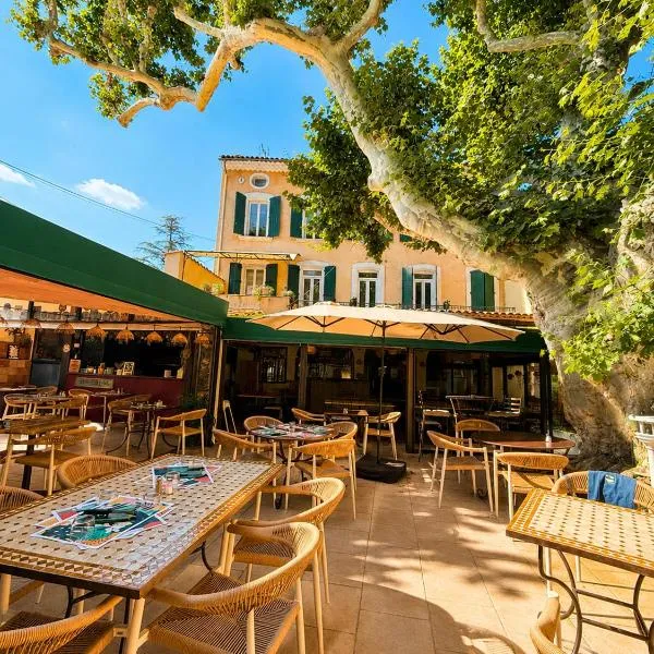 Le Grand Hotel Restaurant, hotel u gradu 'Aups'