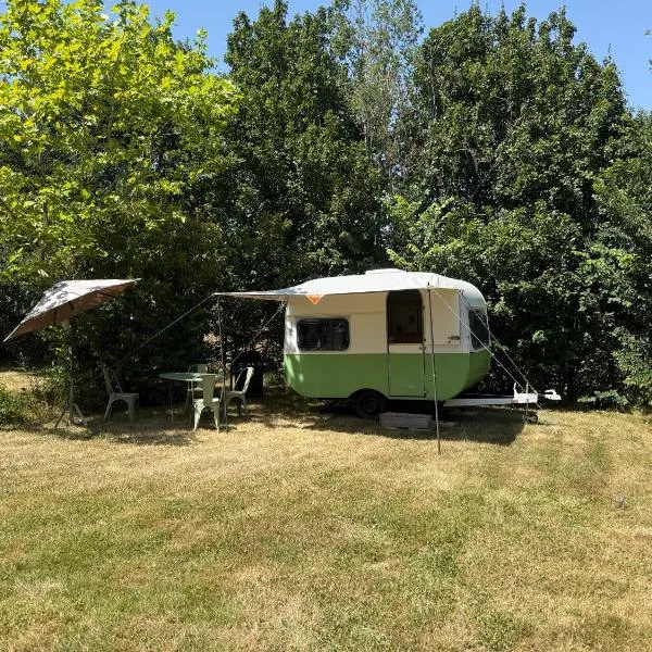 La caravane Belleverte, hotel a Bellegarde-Adoulins