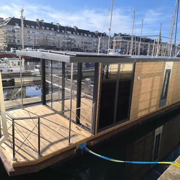 L'Oasis Caennais, péniche sur le port, hotel v destinácii Caen